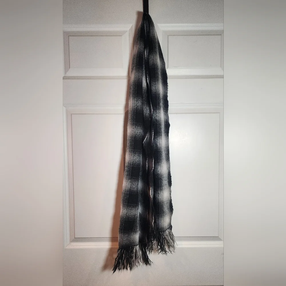 Old Navy Black and White Plaid Fringe Scarf